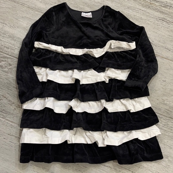 Hanna Andersson Other - Hanna Anderson Ruffle Layered Black and White Velvet Dress Size 5 (110)